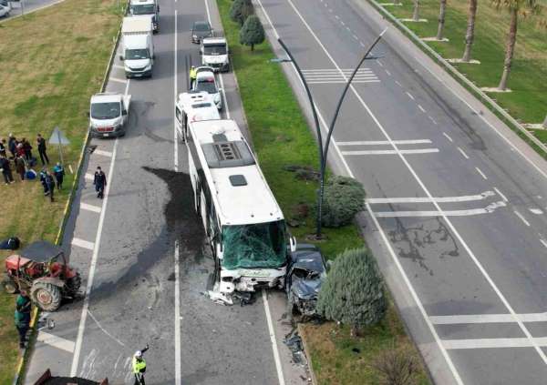 Manisa'da 3 araçlı zincirleme kaza: 5 yaralı