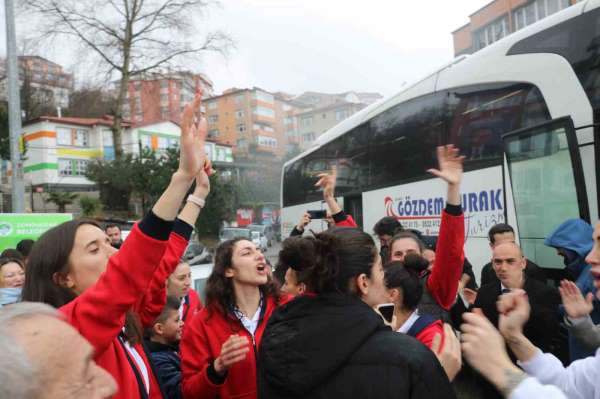 Süper Lig'e çıkan Zonguldakspor Basket 67 Takımı'na coşkulu karşılama