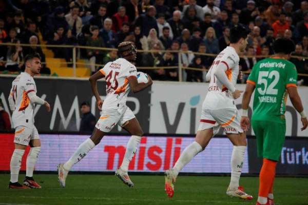 Galatasaray puan farkını 7'ye çıkardı