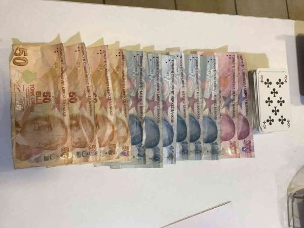 Samsun'da çayevinde kumar oynayan 4 kişi suçüstü yakalandı