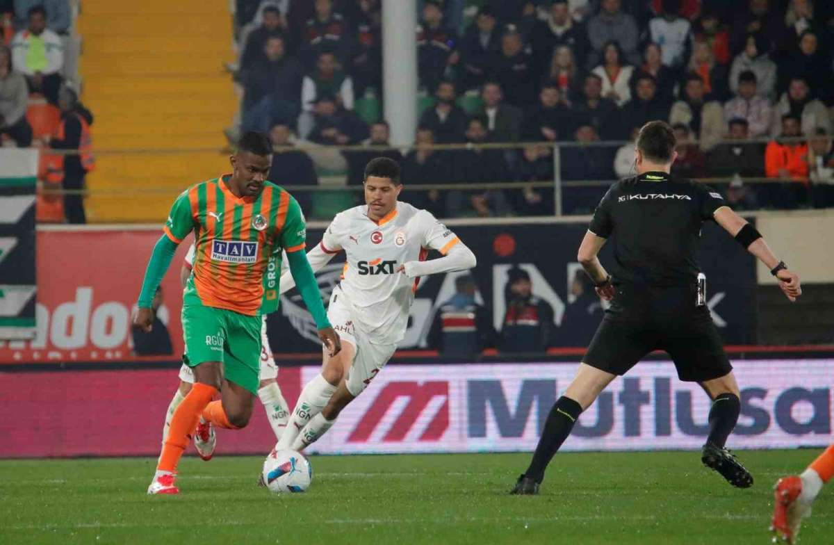 Trendyol Süper Lig: Corendon Alanyaspor: 1 - Galatasaray: 2