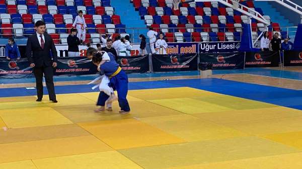 Küçükler Judo Grup Birinciliği müsabakaları başladı - Zonguldak haber