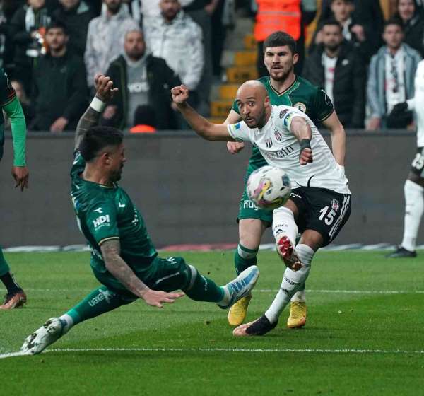 Beşiktaş'ta Redmond gollerine devam ediyor