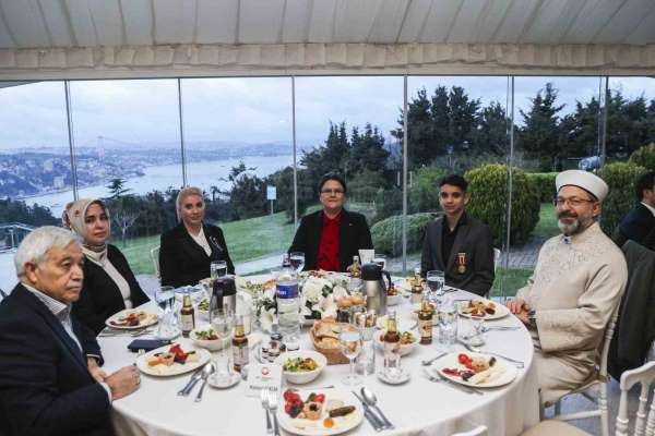 Diyanet İşleri Başkanı Erbaş, İstanbul'da şehit yakınları ve gazilerle iftarda buluştu