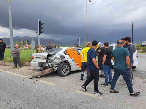 Hatay'da 3 aracın karıştığı kazada 7 kişi yaralandı