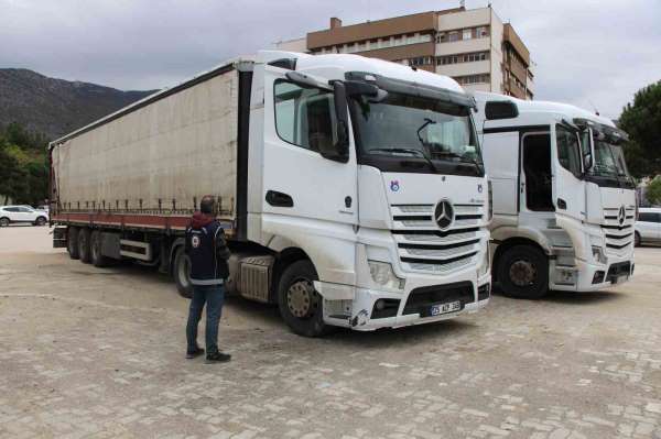 Amasya'da 5 kaçak göçmen yakalanan 2 tırın sürücüleri tutuklandı