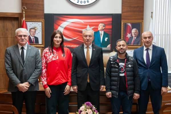 Avrupa şampiyonundan Rektör Levent'e ziyaret