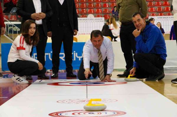 Floor Curling Gençler Grup maçları Kayseri'de başladı