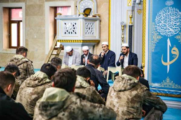 Hakkari'de şehit polisler için mevlit okuldu