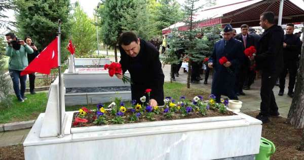 Kütahya'da Polis Haftası dolayısıyla şehitlik ziyaretleri gerçekleştirildi