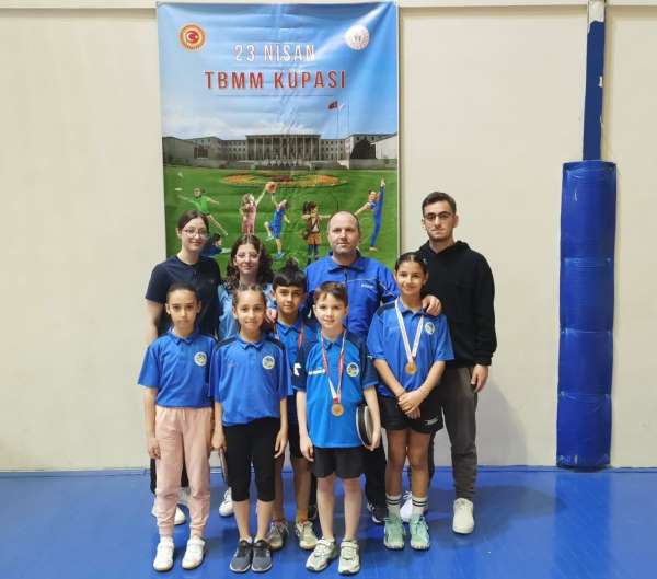Sakarya Büyükşehir'in yetenekli raketleri kürsünün sahibi oldu
