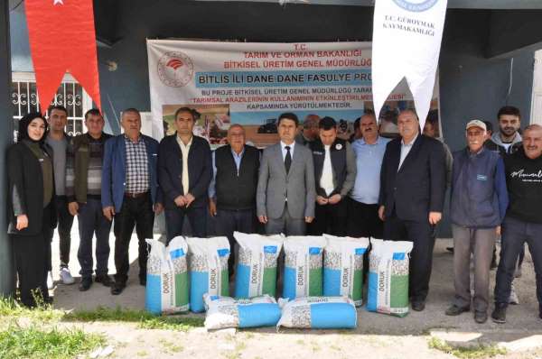 Güroymak'ta 25 çiftçiye 13 bin 600 kilogram fasulye tohumu dağıtıldı