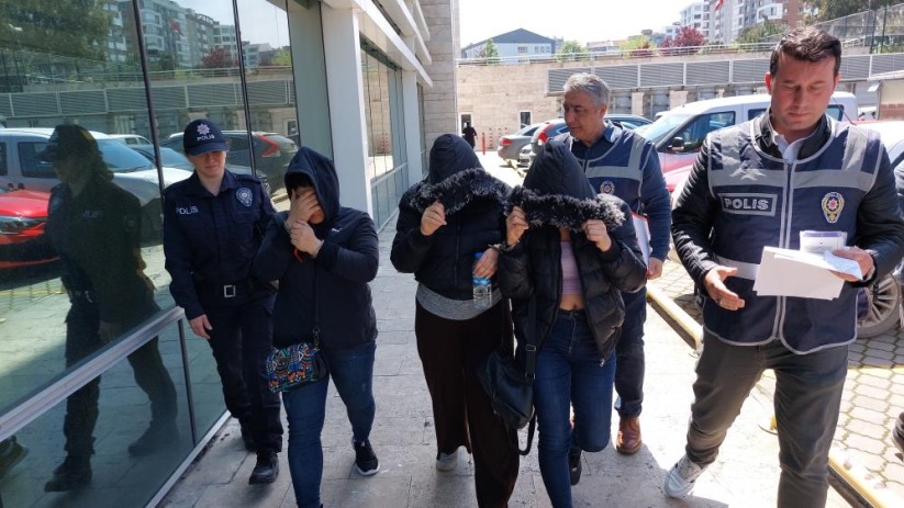 Samsun'da mağazadan giyim eşyası ve takı çalan 3 kız kardeş yakalandı