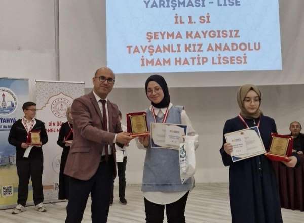 Arapça Şiir Yarışması'nda Birincilik Kazanan Öğrenci Tavşanlı'nın Gururu Oldu