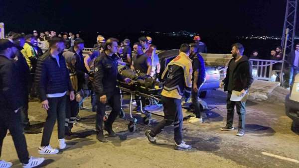 Sivas'ta feci kaza: Tofaş bariyere ok gibi saplandı, sürücüsü yaralandı