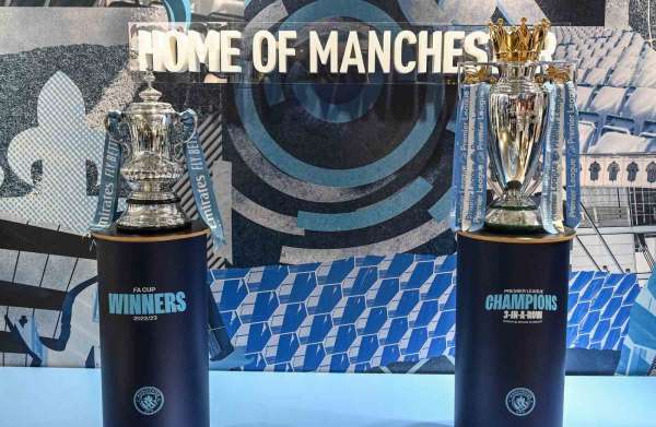 Manchester City'nin bu sezon kazandığı kupalar İstanbul'da sergilendi