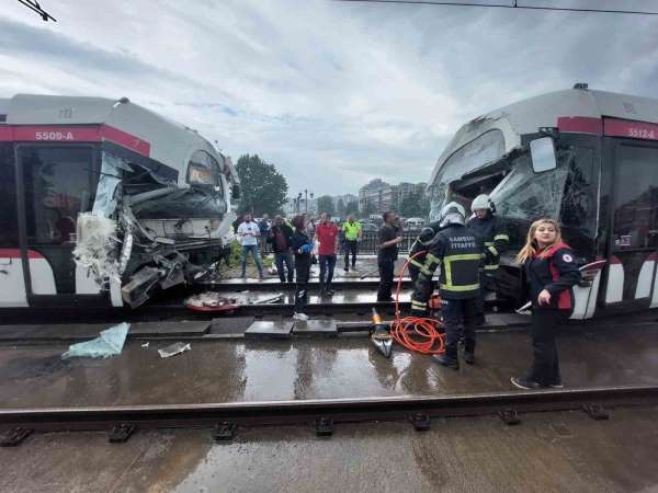 Samsun'da meydana gelen tramvay kazasında ilk belirlemelere göre 1'i ağır 10 kişinin yaralandığı öğrenildi.
