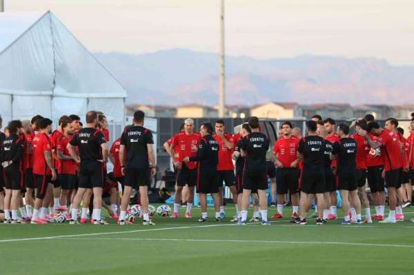 A Milli Futbol Takımı, Arizona'daki ilk antrenmanını taraftara açık yaptı