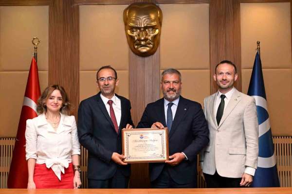 TURAK'tan Anadolu Üniversitesi EMYO'ya akreditasyon plaketi