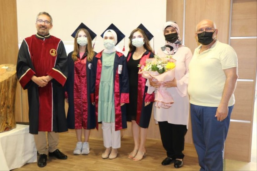 Samsun'da üçüz kardeşler dereceyle mezun oldu