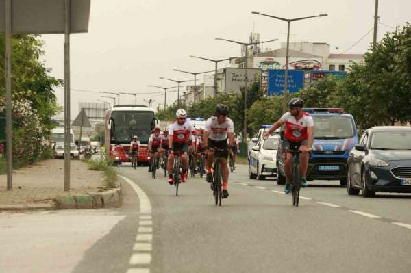 Şehit Ömer Halisdemir için yola çıkan bisikletçiler Bursa'dan geçti