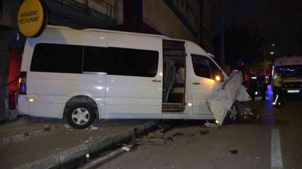 Sürücünün kontrolünü kaybettiği servis minibüsü kaza yaptı: 1 ölü, 4 yaralı