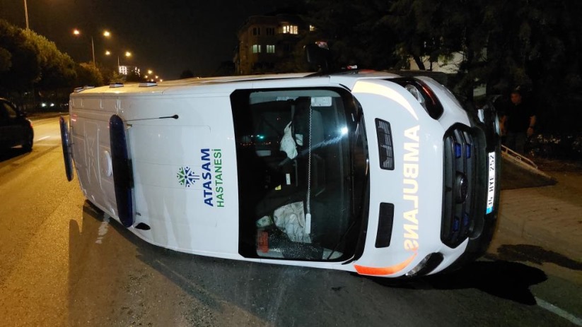 Samsun'da otomobil ile ambulans çarpıştı: 3 yaralı