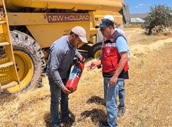 Altıntaş'ta biçerdöver hasat kontrolleri