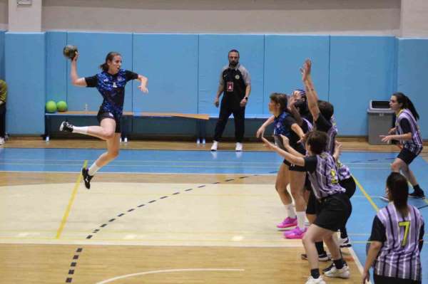 İşitme Engelliler Hentbol Şampiyonası devam ediyor