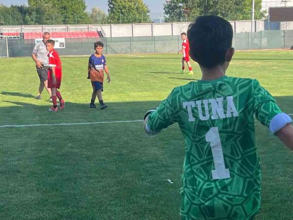 Tavşanlı'da Erdemspor Junior cup futbol şöleni büyük ilgi gördü