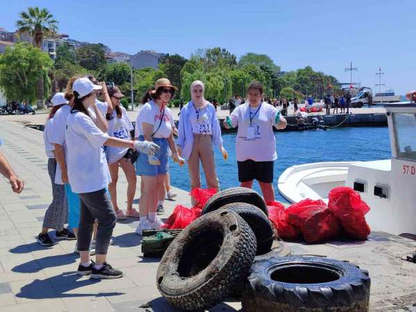 Uluslararası gönüllüler Sinop'u temizledi