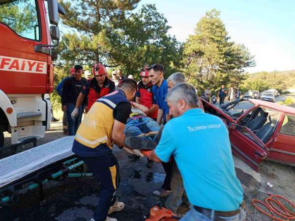 Dursunbey'de trafik kazası: 3 yaralı