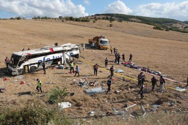 Katliam gibi kazada ölen çift İzmir'de son yolculuğuna uğurlandı