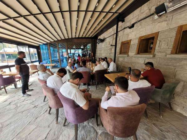 AK Parti Elazığ İl Başkanı Yıldırım Elazığsporlu yönetici ve futbolcularla Erzurum'da bir araya geldi