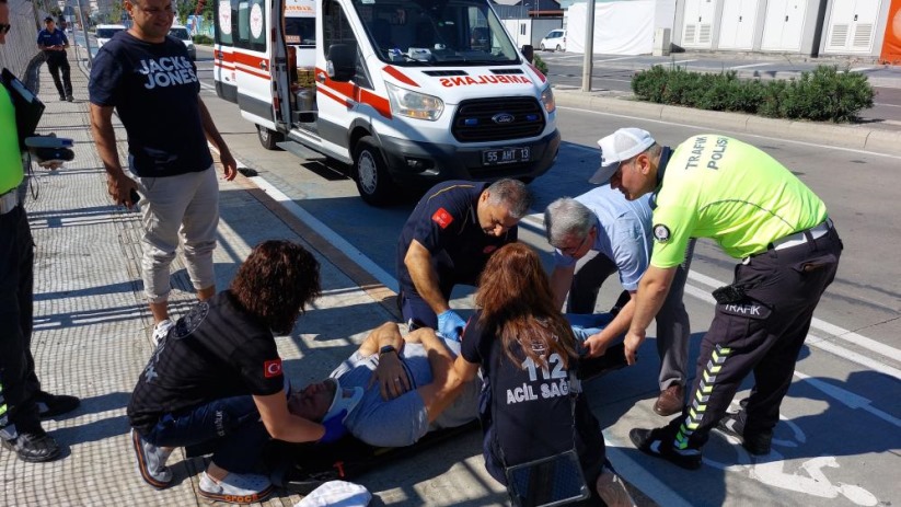 Samsun'da dolmuş ile çarpışan otomobilin sürücüsü hastanelik oldu