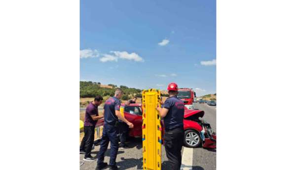 Balıkesir'de otoyolda zincirleme trafik kazası: 8 yaralı