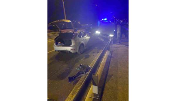 Balıkesir'de sıkışmalı trafik kazası: 2 yaralı