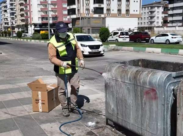 Kilis'te çöp konteynerleri yenilenerek yeniden hizmete kazandırılıyor
