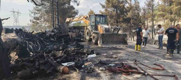 Mersin'de kaza sonrası araçlar alev aldı, yangın ormana sıçradı: 1 ölü, 2 yaralı