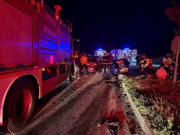Sakarya'da iki otomobilin çarpıştığı kazada 5 kişi yaralandı