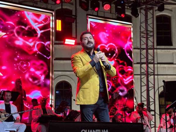 Serkan Kaya, Sivas'ta sevenleriyle buluştu
