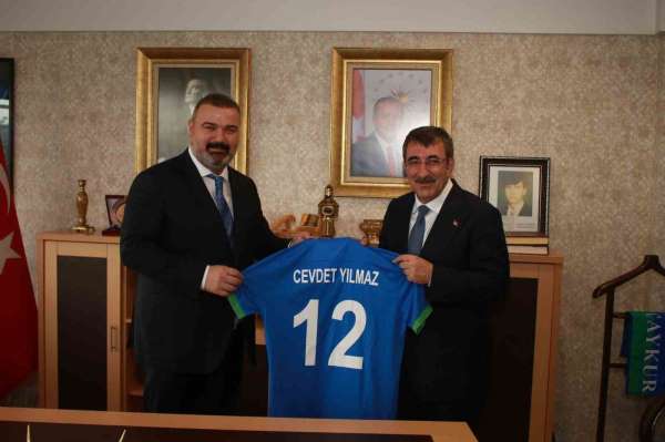Cumhurbaşkanı Yardımcısı Yılmaz, Çaykur Rizespor'u ziyaret etti