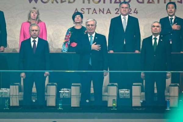 Bakan Bak, Kazakistan'da Cumhurbaşkanı Tokayev ile görüştü