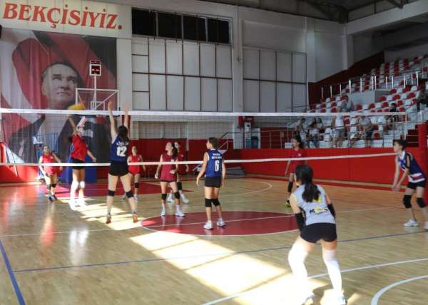 Bayraklı'da 9 Eylül voleybol turnuvası