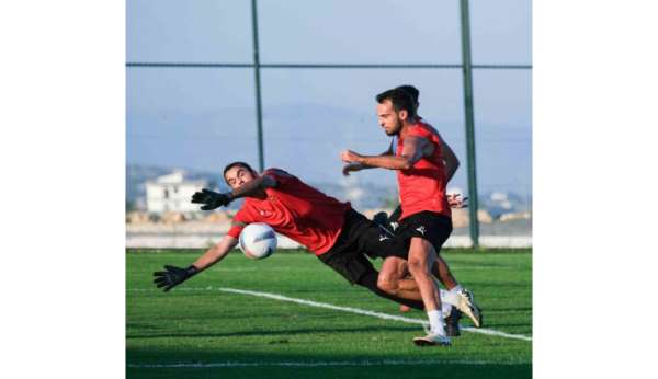 Hatayspor, Teknik Direktör Rıza Çalımbay yönetiminde ilk antrenmanını gerçekleştirdi