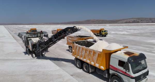 Anadolu'nun beyaz hazinesi: Tuz Gölü'nden 50 ülkeye tuz ihracatı