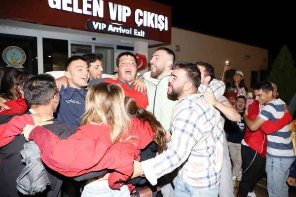 Avrupa şampiyonu judocuya Samsun'da coşkulu karşılama