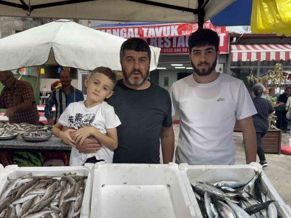 Zonguldak'ta tezgahlar balıkla şenlendi