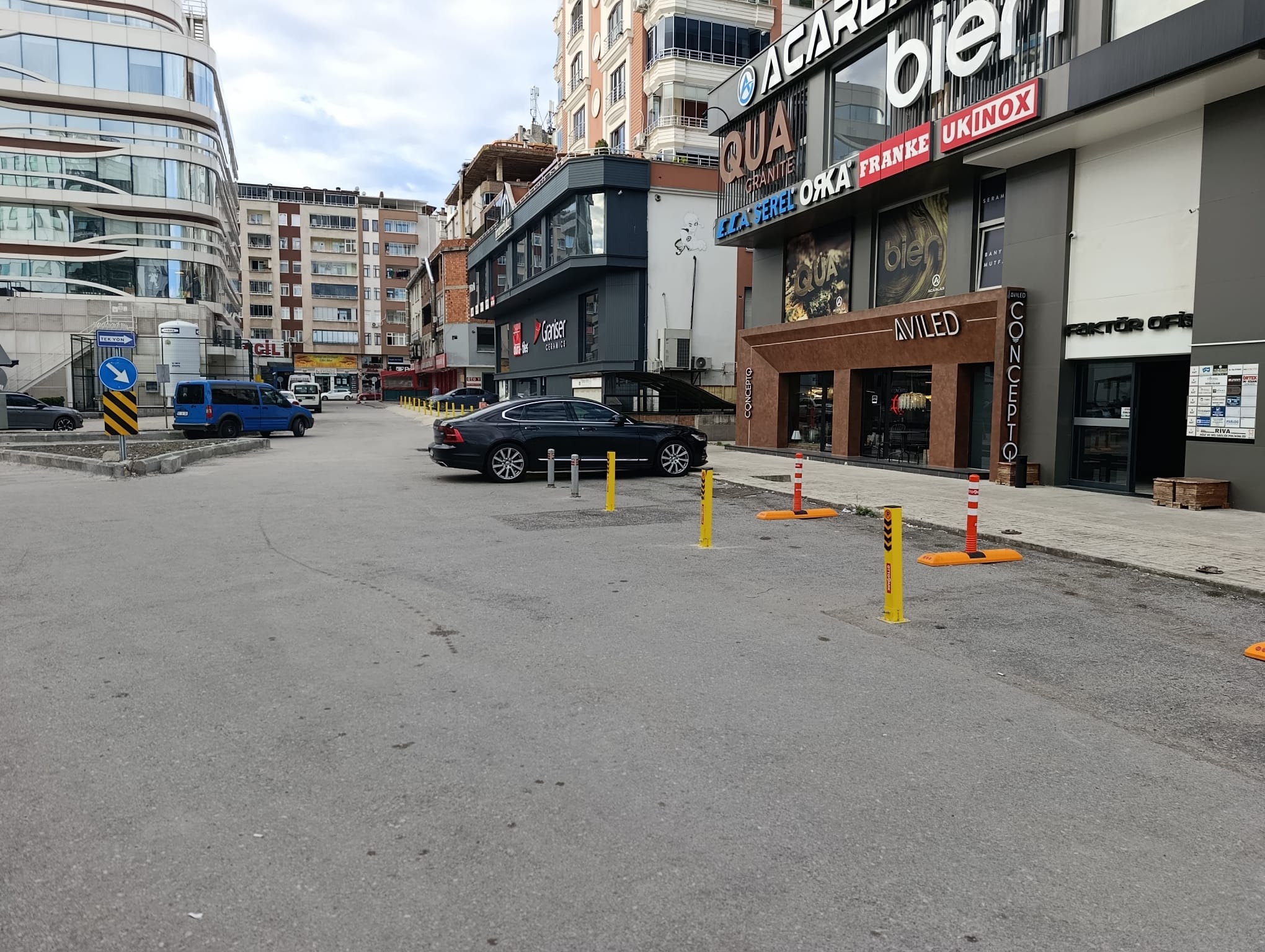Samsun'da Yollar Kişisel Otopark Oldu: Dubalarla Kamu Alanı İşgali Tepki Çekiyor