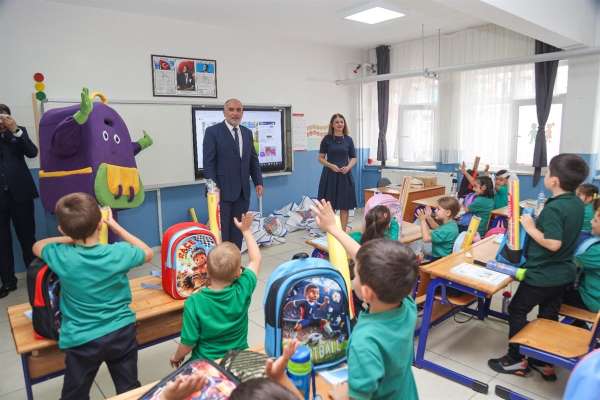 Canik'te tüm 1. sınıflara çanta ve kırtasiye seti